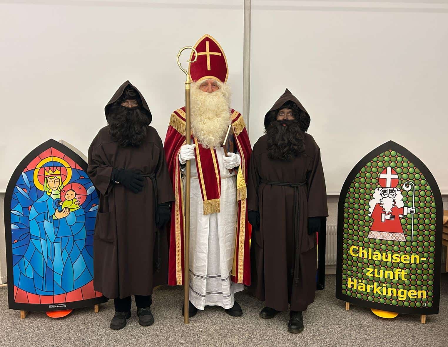 Samichlaus unterwegs in Härkingen